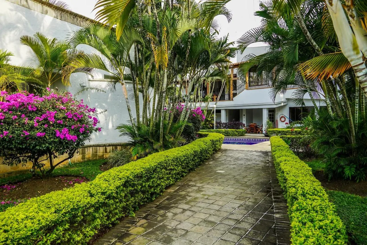 Bed & Breakfast Hotel Boutique Villa Casuarinas Cali