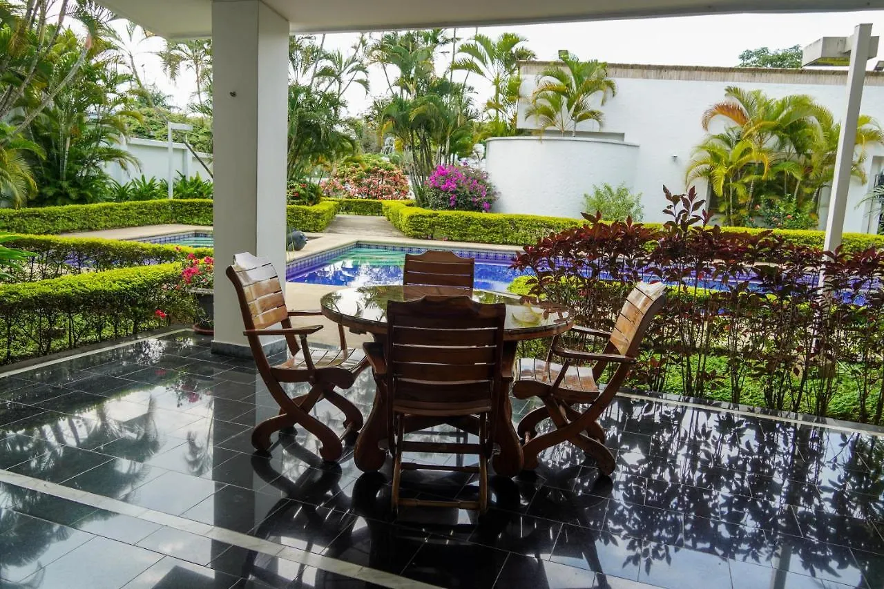 Hotel Boutique Villa Casuarinas Cali