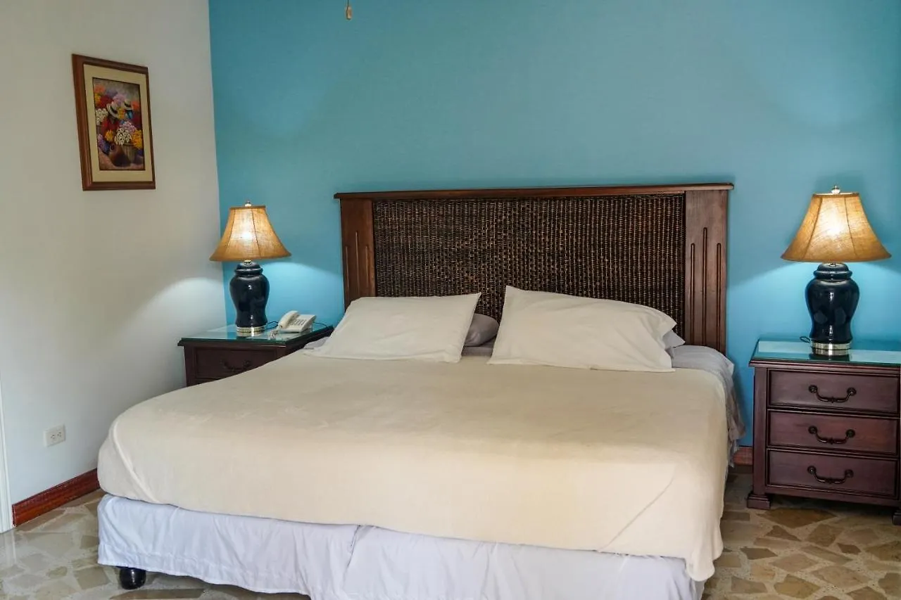 Hotel Boutique Villa Casuarinas Cali 3*,